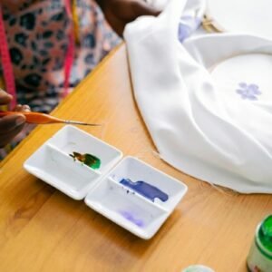 A lady oil panting on a pastel